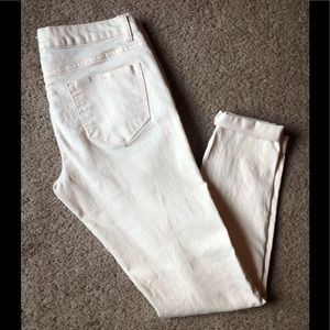 Women’s light blush distressed skinny jeans